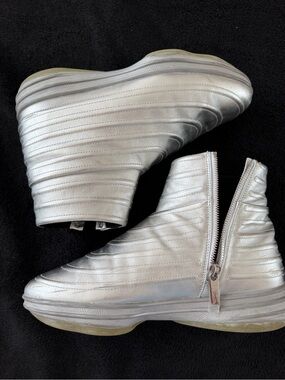 Valextra Metallic Silver Ribbed Zip Ankle Boots